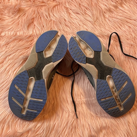 On Clounds On Running Woman Gray Tennis Shoe Size 9.5 - Picture 7 of 9